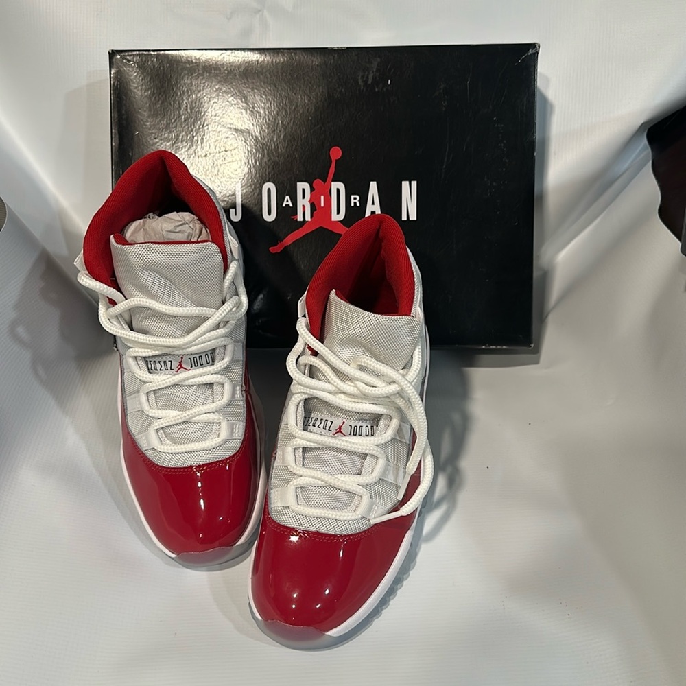Jordon size men 8 new never worn
